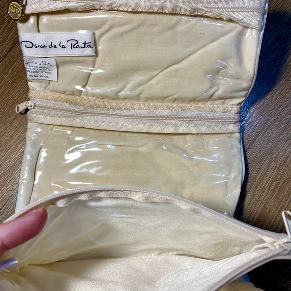 Vintage Oscar De La Renta Floral Tapestry makeup bag - Picture 5 of 6